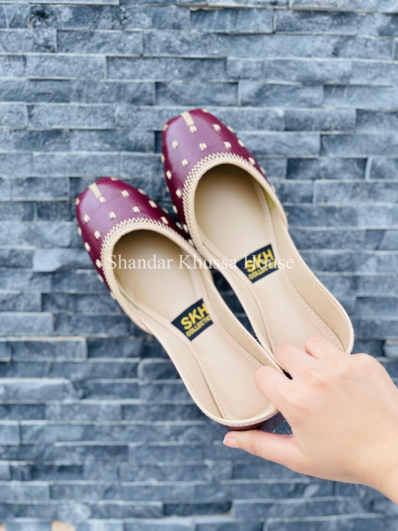 Maroon Khussa