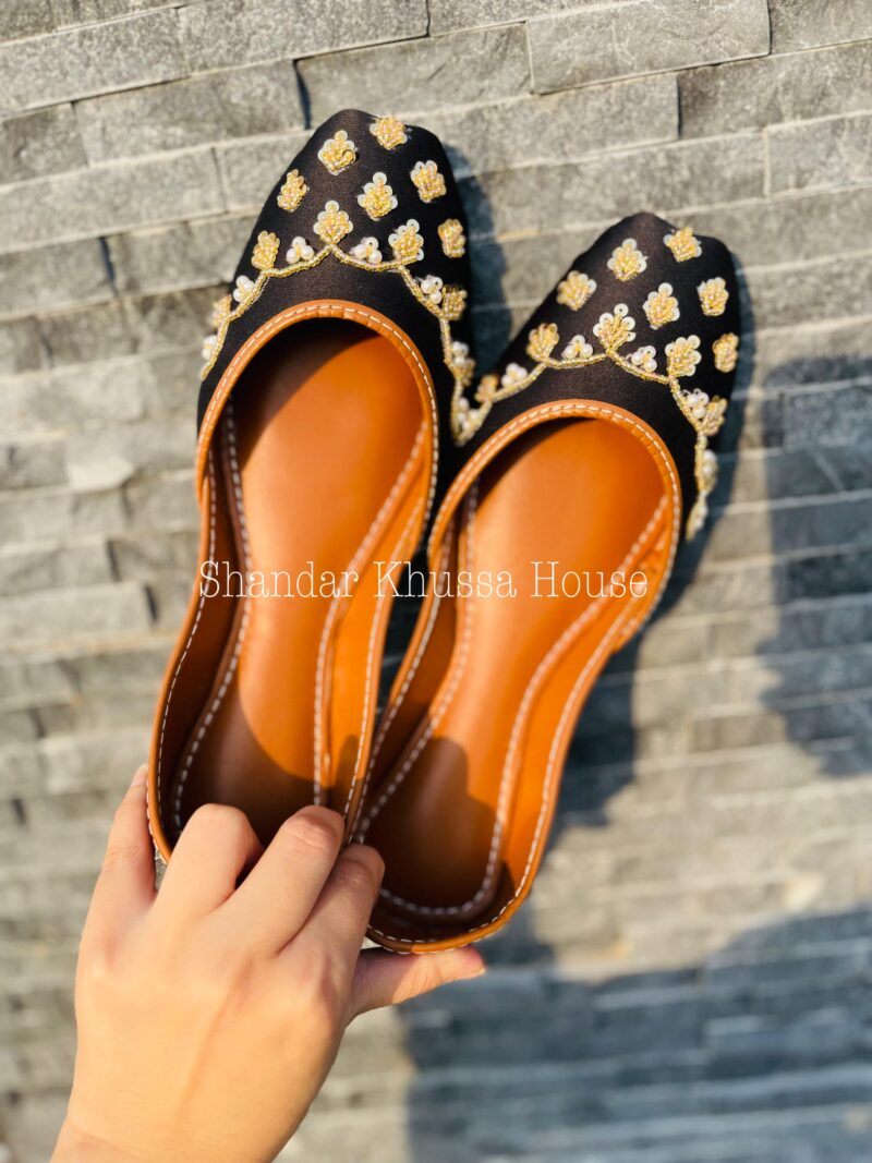 Black khussa
